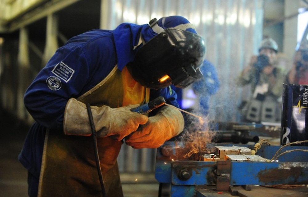 Ir para  <p>A produ&ccedil;&atilde;o industrial avan&ccedil;ou em seis dos 14 locais pesquisados pelo Instituto Brasileiro de Geografia e Estat&iacute;stica (IBGE) na passagem de junho para julho, mas, de acordo com a pesquisa...